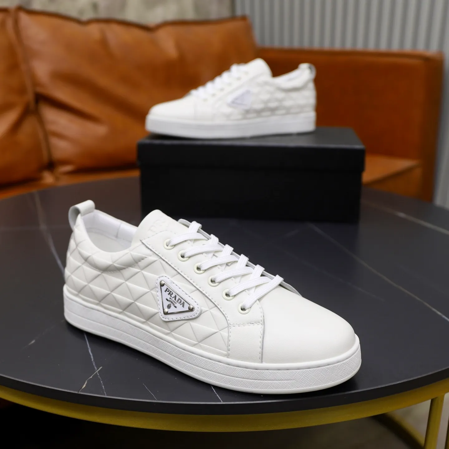 Ex-factory price: 420💰🙅‍♂️🙅‍♂️🙅‍♂️ Brand: PRADA Standard code: 38-44 (45 customized) Grade: Same as the official website Material: Original leather splicing Comfortable and breathable sheepskin lining Original wear-resistant outsole Style category: Men's fashion casual shoes Running sports shoes Distinguished luxury brand elements Top luxury Color: actual picture color